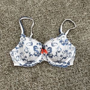 Blue and White Lace Victoria’s Secret Bra size 32D